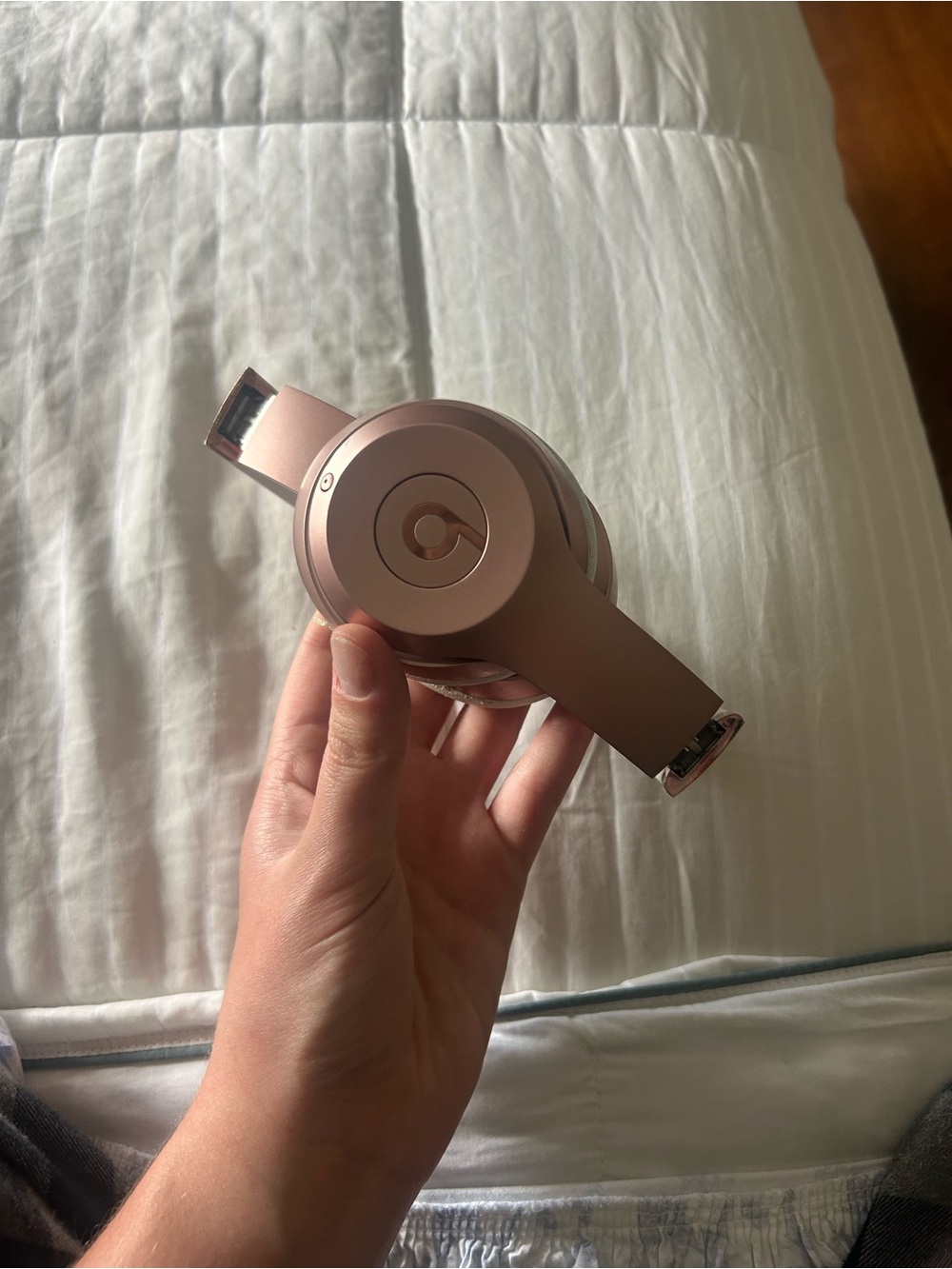 Wireless Solo 3 Beats by Dre Over-Ear Headphones - Rose Gold and White - Picture 2 of 13